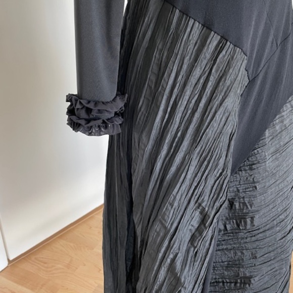 Woman's black cocktail dress - Picture 4 of 8